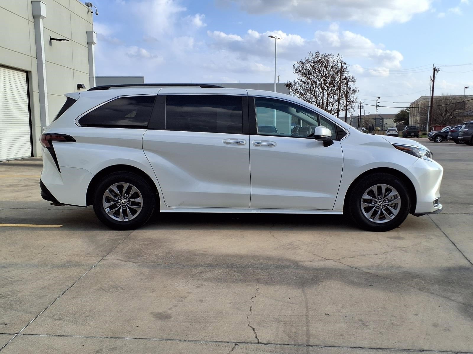 2023 Toyota Sienna XLE