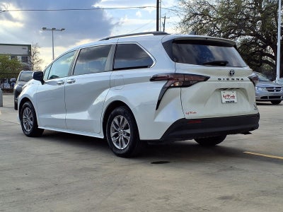 2023 Toyota Sienna XLE