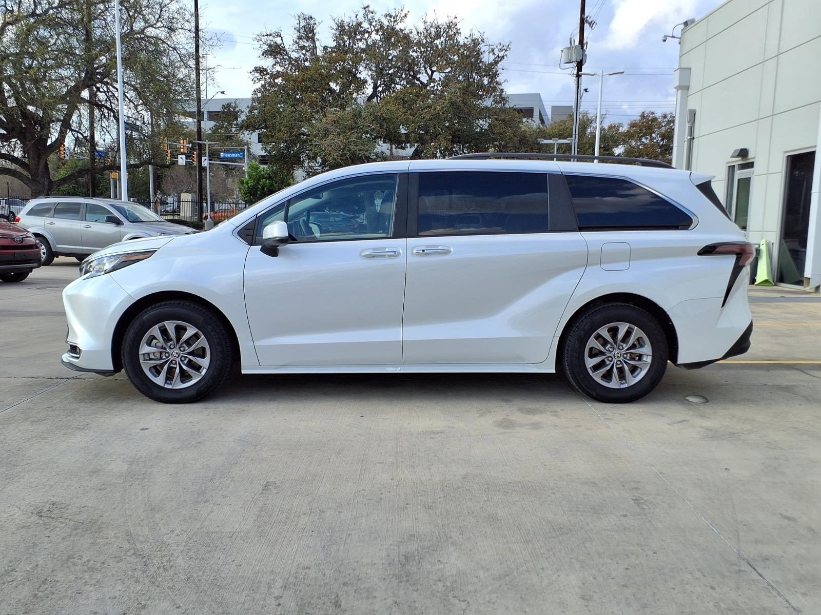 2023 Toyota Sienna XLE