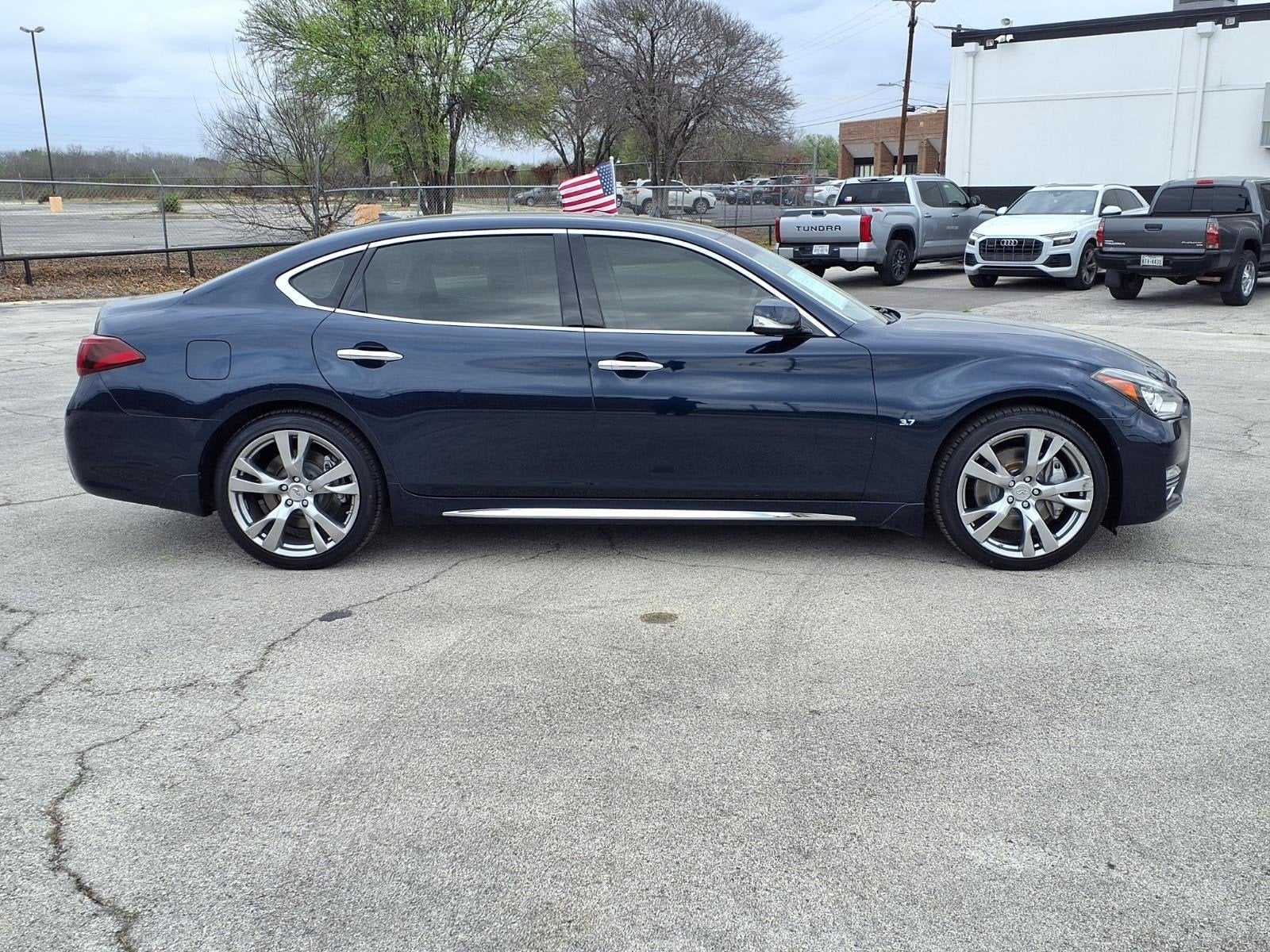 2016 INFINITI Q70L 4DR SDN V6 RWD