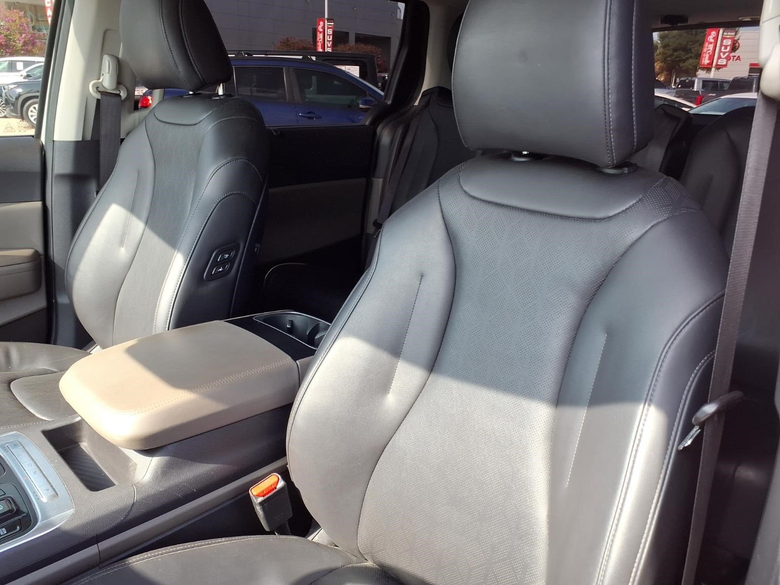 2025 Kia Carnival EX